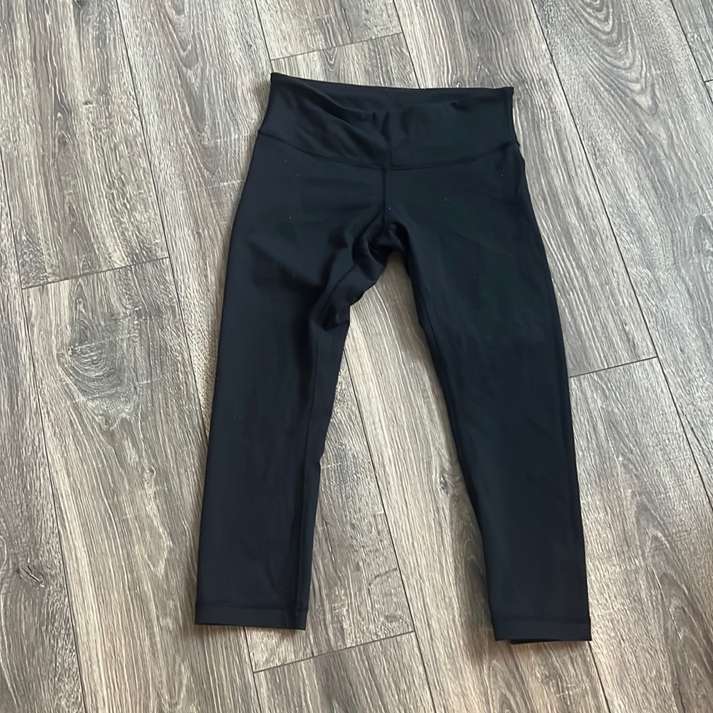 Black cropped Lululemon leggings